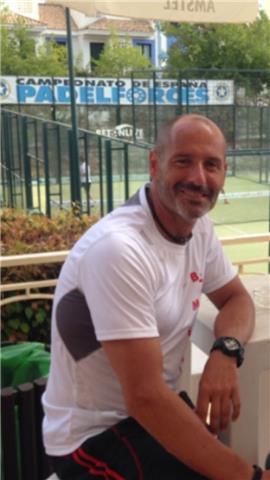 Profesor de pádel titulado por la fdep imparte clases particulares individuales o por grupos desde nivel de iniciación hasta nivel profesional