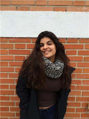 Profesora de inglés imparte clases a todas las edades