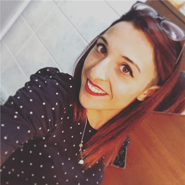 Neolaureata in conservazione e restauro impartisce lezioni d'italiano ed altre materie umanistiche (storia, storia dell'arte, latino etc.)