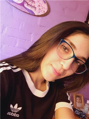 Profesora de educación física apasionada por enseñar a estudiantes de educación básica y/o media