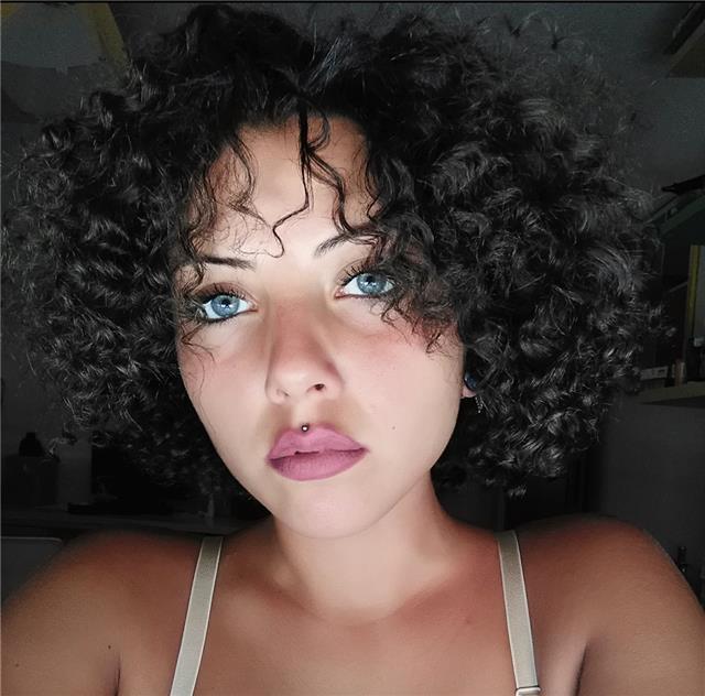 Studentessa di lingue,madrelingua spagnola