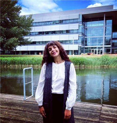 Giovane esperta in lingue, offro lezioni in lingue inglese e cinese