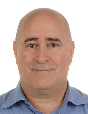 I am a CELTA qualified native English teacher with over 20 years of experience teaching largely Spanish speaking learners of all ages and levels. I am also an approved examiner for Cambridge and SLP exams with a perfect track record preparing students to 