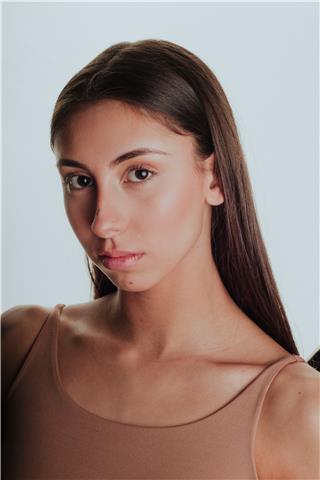 Bailarina profesional imparte clases de danza