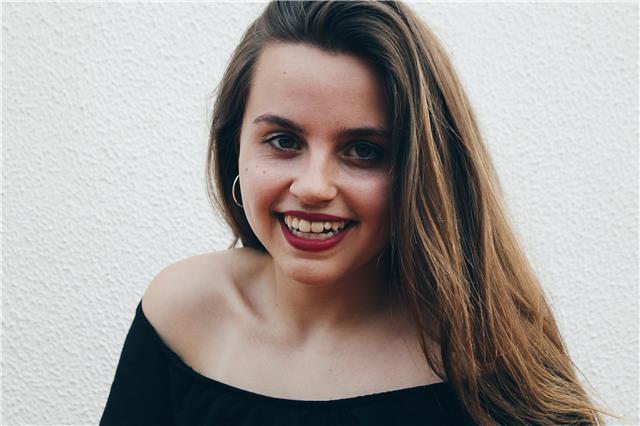 Me encanta la enseñanza y los niños. he dado clases particulares a niños 1 y 3 de la eso,además tengo los contenidos frescos y economicamente (clases)