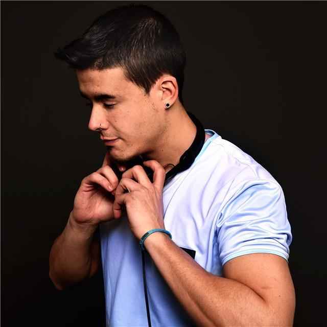 Doy clases particulares de dj centradas en música electrónica