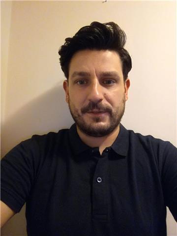 Ingegnere aerospaziale impartisce lezioni di fisica