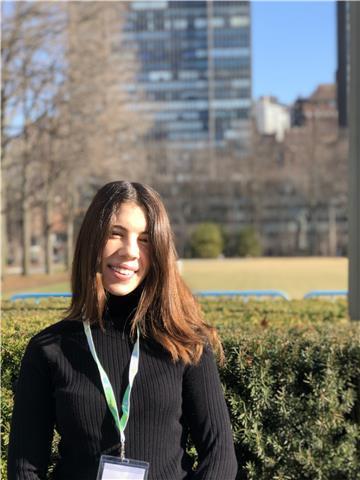 Studentessa universitaria impartisce lezioni private di latino e greco