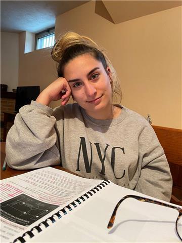 Studentessa di medicina offre ripetizioni di chimica e di biologia