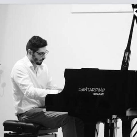 Maestro con esperienza nell'insegnamento e concertistica impartisce lezioni di pianoforte
