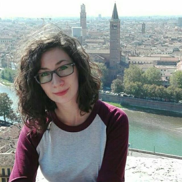 Laureata in lingue offre lezioni di inglese