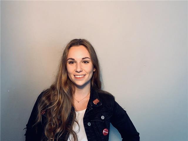 Ragazza per aiuto compiti
