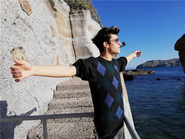 Studente universitario con certificazione Dalf C1 offre lezioni private di francese