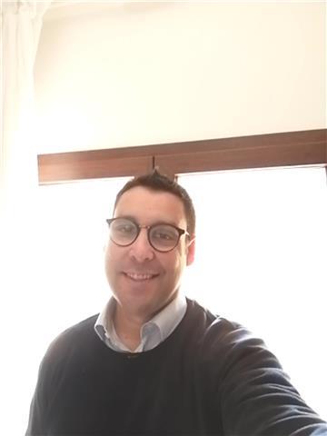 Laureato in giurisprudenza con alle spalle approfonditi studi classici ed umanistici e con la passione per lo studio della storia, offre lezioni on line a studenti di tutte le età