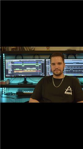 Joven con estudios de bachillerato y grado superior