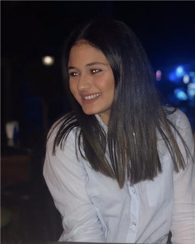 Enseignante d’anglais experte étudiante trilingue proche des enfants