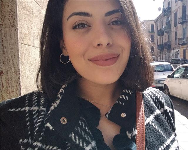 Giovane insegnante d'inglese offre lezioni private a ragazzi/e che vanno dalla scuola elementare fino al liceo