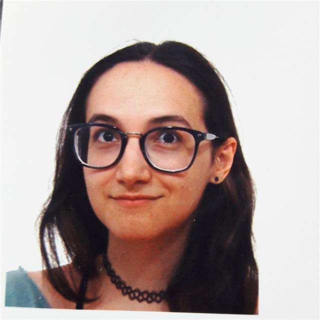 Laureata in filologia moderna offre ripetizioni in materie umanistiche (italiano, storia, geografia) e lingue (inglese, francese) a tutti i livelli