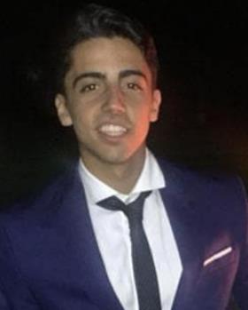 Profesor de inglés joven y paciente, estudiando inglés en un colegio americano desde los 3 años, y con clases de nivel universitario tomadas en bachillerato con un 8 de media. Formare un plan especializado para ti y te ayudaré a alcanzar tus metas específ