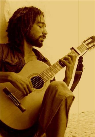 insegnante di chitarra, si offre per lezioni di base, nozioni e pratica di primo livello