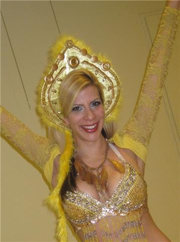 Te gustaría aprender a bailar? mejorar tu baile? ponerte en forma? hacer una coreografía de fin de curso, boda, cumpleaños?