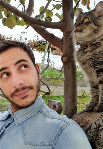 NEOLAUREATO E ASPIRANTE DOCENTE IMPARTISCE LEZIONI DI STORIA AD ALUNNI DI OGNI GRADO