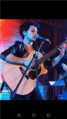 Lezioni di chitarra, solfeggio e teoria musicale. (25 a domicilio)
lezioni di chitarra d'accompagnamento alla voce!