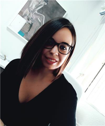 Maestra titulada y actualmente profesora de academia da clases de inglés/science