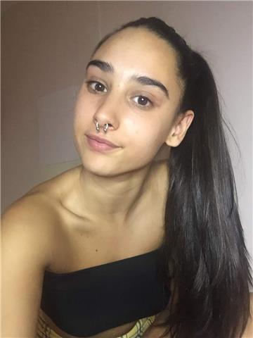 Doy clases particulares a niños de entre 6 y 12 años, puedo ayudarles en cualquier materia. tengo el fce (b1) y estoy estudiando educación primária