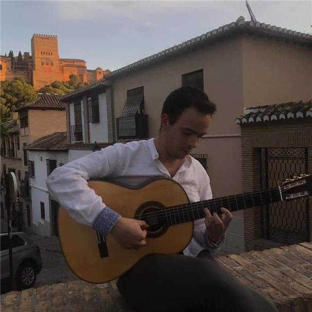 Profesor de guitarra se ofrece para clases para todas las edades