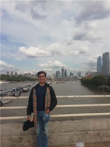 Studente liceale diplomato con il massimo dei voti offre lezioni di materie umanistiche, grafiche e di lingua inglese