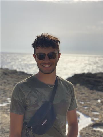 Etudiant titulaire d'un bac scientifique avec mention et top 50 au concours de premiere année de medecine