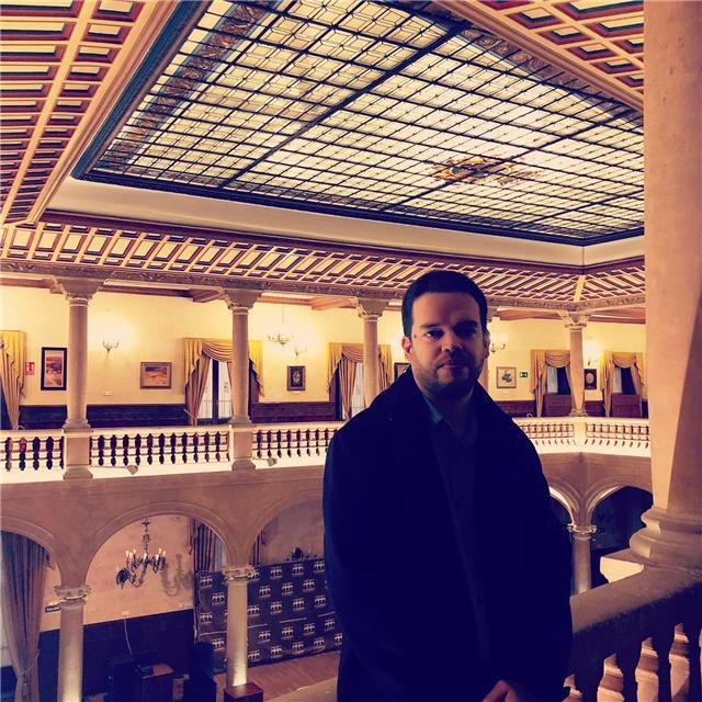 Soy graduado en geografía con máster en tecnologías de la información geográfica. pudiendo impartir clases a todos los niveles