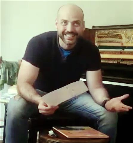 Pianista profesional y pedagogo, ofrece clases particulares en su estudio o a domicilio en RM y Gran Valparaíso