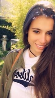 Soy maestra de educación infantil con conocimiento de inglés y francés. también soy entrenadora de natación sincronizada y natación