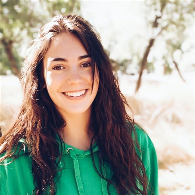 Soy Marta, tengo 19 años y doy clases de cualquier asignatura a niños en los cursos de primaria y la ESO. Disponibilidad: de 16:00 a 20:00h