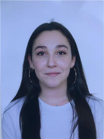 Estudiante de universidad, apta para dar clases de diferentes materias, entre ellas el inglés con dominio del idioma y experiencia con niños