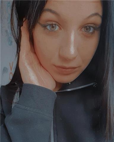 Studentessa universitaria disponibile per ripetizioni ed aiuto compiti per gli studenti delle scuole elementari e superiori . 
Sono una ragazza solare e dinamica che cerca di trasmettere la passione per lo studio agli altri ragazzi !