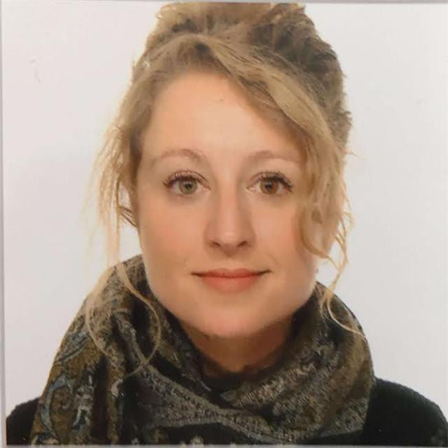 English teacher certified by university of cambridge