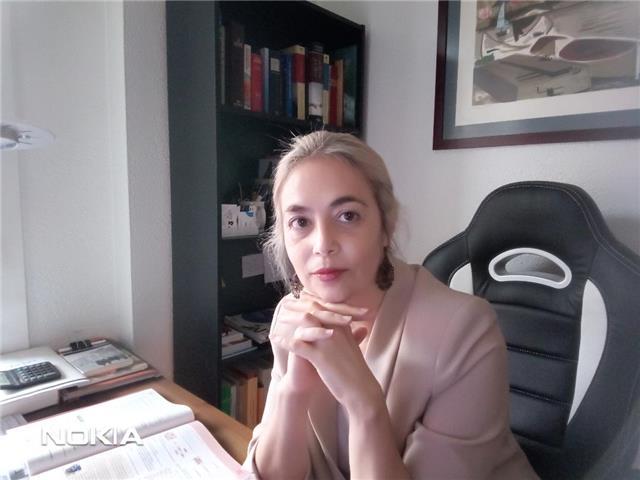 Profesora de lengua castellana y literatura española con 25 años de experiencia