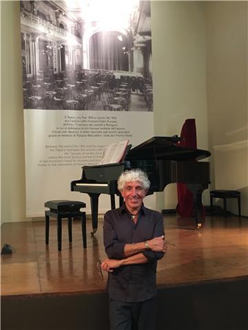 Insegnante di pianoforte moderno e tastiere, composizione e cultura musicale generale