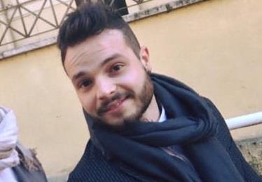 Laureato in Giurisprudenza, offre ripetizioni di diritto e italiano