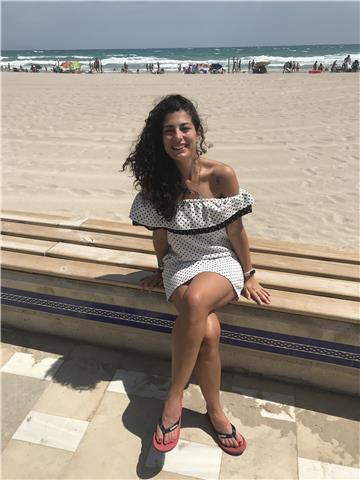 Profesora de inglés nivel medio.
B2, he estado en UK durante 20 meses viviendo con una familia inglesa.
He ejercido de profesora particular en UK