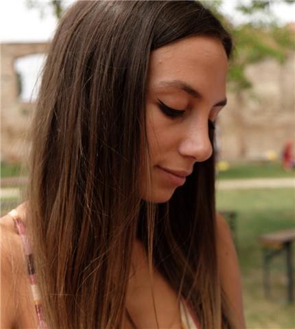 Studentessa di lingue presso l’universitá di Parma offre lezioni private a ragazzi di scuola elementare, media e liceo. Matematica e fisica escluse