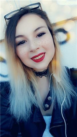 21ans, Etudiante universitaire Dans le but de devenir professeur d'anglais donne cours d'anglais tout age