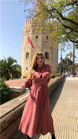 Soy estudiante de administración, y daria clases a niñ@s en primaria y de ESO
Soy de Sevilla