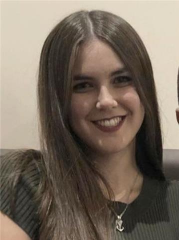 Doy clases de lengua, latín griego y filosofía hasta nivel de bachillerato. también me ofrezco para ayudar a niños con los deberes a nivel de primaria