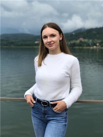 Soy estudiante de tercer año del grado de biología. ofrezco clases particulares de apoyo en madrid