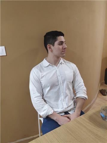 Profesor de inglés que da clases a personas de todas las edades