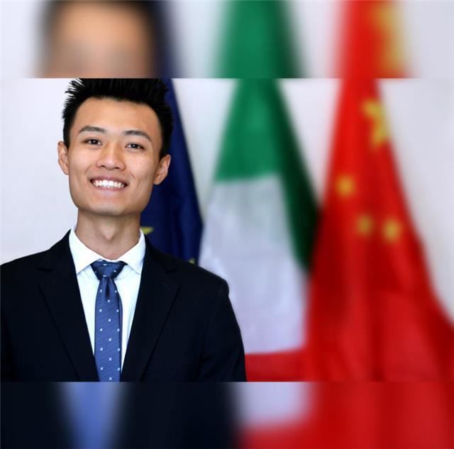 MADRELINGUA CINESE specializzato in economia e giurisprudenza